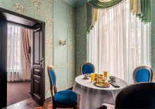 Люкс с двуспальной кроватью «king-size», балконом, джакузи в Kravt Sadovaya Hotel