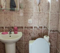 Трехместный номер с двуспальной и односпальной кроватями в Диана