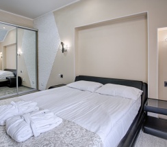 Двухместные апартаменты 15 с видом на парк двуспальная кровать в Exclusive Hotel&Apartments