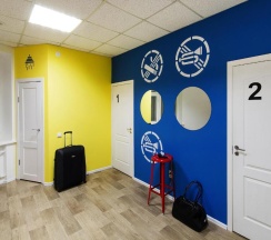 Кровать в 4-местном общем женском номере в Maxi House