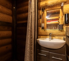 Коттедж Дуплекс с красивым видом из окна в Коробок-Хуторок