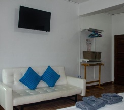 Двухместный номер Deluxe с балконом двуспальная кровать в Allstar Guesthouse