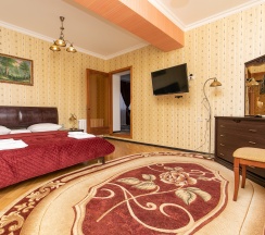 Люкс 3-х комнатный с кухней и бильярдом 4-х местный в Жемчуг