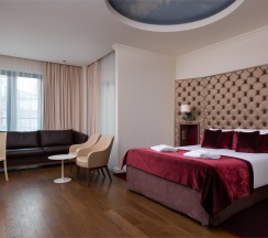 Номер Privilege Luxe с двуспальной кроватью в Mercure