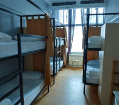 Верхнее место в женском 6-местном номере №412 в Bla Bla Hostel