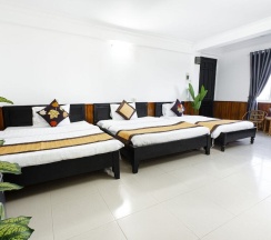 Кровать в общем номере в Casablanca Hotel