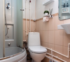 Семейная трехместная комната с общей ванной комнатой в МК Мокко