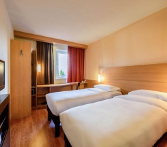 Номер стандарт с 2 односпальными кроватями в Ibis