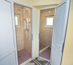 Двухместный номер Улучшенный с балконом 2 отдельные кровати в Ninel