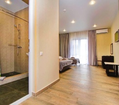 3-местный номер люкс в Diamond Delux Hotel