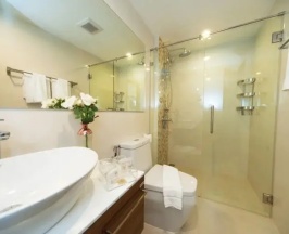 Двухместная студия с видом на бассейн двуспальная кровать в The Title KR Beach Condotel Rawai Phuket