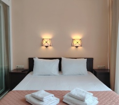 Апартаменты стандарт с двуспальной кроватью кв. 102а в Deluxe apartments