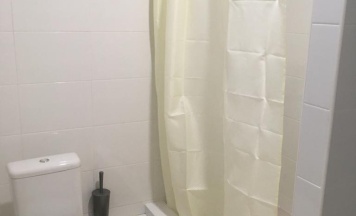 Кровать в 8-местном общем женском номере в Зорька