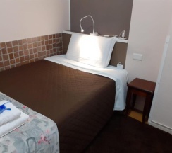 Четырёхместный семейный номер Standard в Gira Guest House