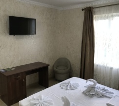 Стандартный трехместный номер в Парус