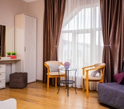 Стандарт 5-местный с двуспальной и односпальной кроватями и балконом в Джульетта