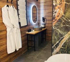 Номер улучшенный с 1 двуспальной кроватью Street в Green Garden Hotel
