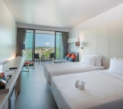 Двухместный номер Superior с балконом и с видом на море двуспальная кровать в Отель The Yama Resort & Spa Kata Beach Phuket