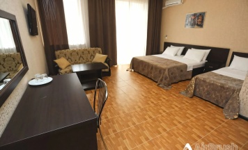 Четырёхместная студия с балконом в Mango