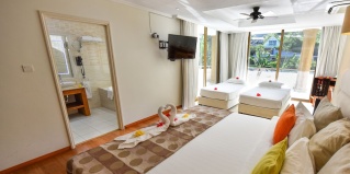 остров Серф: Отель Crown Beach Hotel