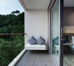 Двухместный номер Ocean Premier двуспальная кровать в Hotel Ikon Phuket