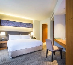 Двухместный номер Grand Deluxe c 1 комнатой с балконом (двуспальная кровать) в Chatrium Sathon Bangkok