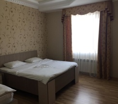 Трёхместный номер в Арго