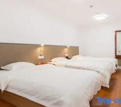 Трёхместный номер Deluxe в Holiday Inn Shanghai Dianhu (Zhujiajiao Scenic Area Ancient Town)