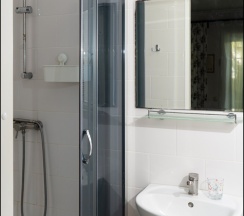 Двухместный номер с двуспальной кроватью и террасой в Alisa Home