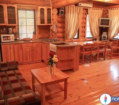 Коттедж с балконом и с красивым видом из окна в Поплавок на Ахтубе