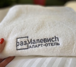 Номер улучшенный с 1 двуспальной кроватью №405 в Размалевиch