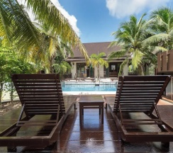 Двухместная вилла с балконом двуспальная кровать в Howard Johnson by Wyndham Phuket Naiyang