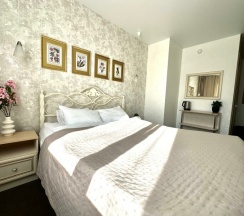 Улучшенный Стандарт в Melton Hotel