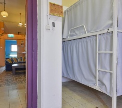Кровать в общем номере в Caravan Hostel Tel Aviv By Roger Age 18-45