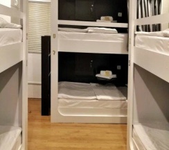 White - Нижнее спальное место в общей комнате  (4 капсулы) в Mariel