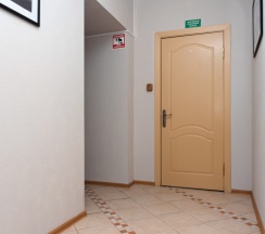 Семейная трехместная комната с общей ванной комнатой в МК Мокко