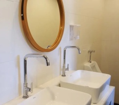 Кровать в общем номере (мужской номер) в The Bed Hostel at Patong