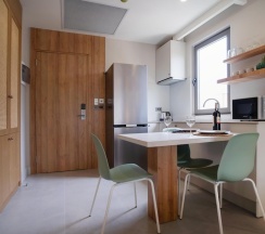 Полулюкс с балконом в Bomo Suites
