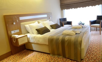 Двухместный люкс с видом на горы двуспальная кровать в Kaçkar Resort Hotel