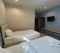 Коттедж с 3 комнатами в Uthaithani Resort