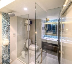 Двухместный номер Deluxe с видом на море двуспальная кровать в Andaman Beach Suites Hotel