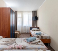 Трёхместный номер Standard с балконом и с красивым видом из окна в Гостевой дом