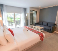 Трёхместный номер Premier в Palm Galleria Resort