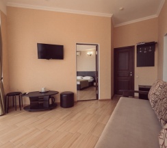 Двухместный люкс с 2 комнатами с балконом двуспальная кровать в Олимпия