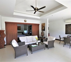 Двухместный люкс Deluxe с частичным видом двуспальная кровать в Laguna Villas Boutique Hotel