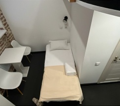 Трехместный номер Лофт с двуспальной и раскладным креслом/кроватью в Лофт отель на Крымской