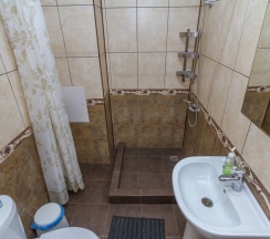 Трёхместный номер Deluxe с балконом и с красивым видом из окна в Золотая корона