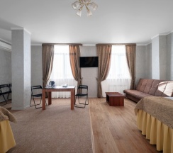 Люкс двухкомнатный 8-ми местный в Лабиринт