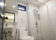 Номер Standard в RoomQuest Sukhumvit 36 BTS Thonglor