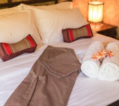 Коттедж с красивым видом из окна в Azalea Village Wellness Resort